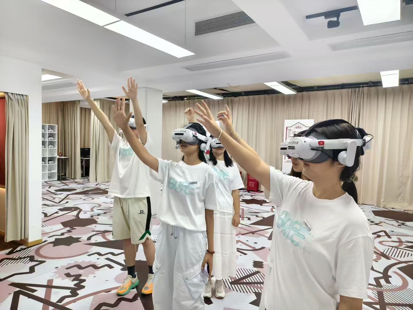 活动借助展厅大屏与场馆陈设